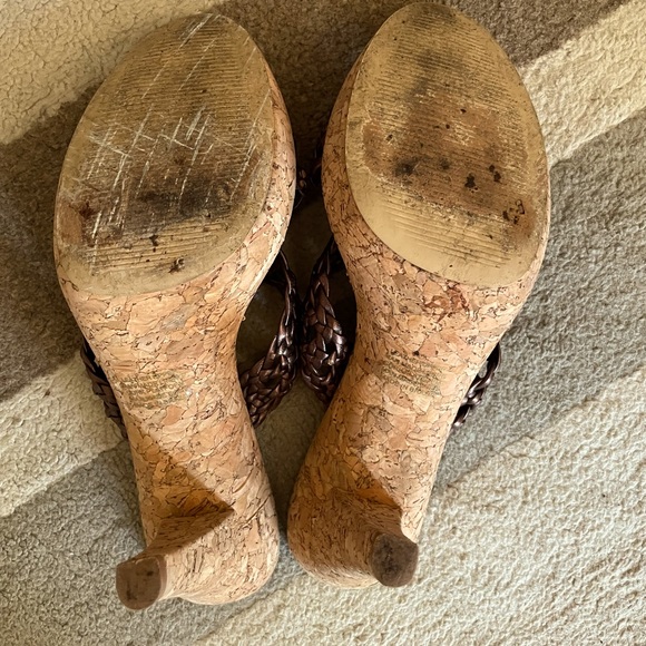 BCBG - Cork Brown / Copper Platform Heel - Size 8 - Picture 4 of 5